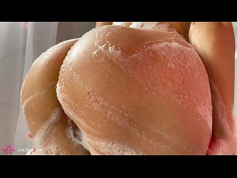 ❤️ Brunette په شاور کې د شدید orgasm لپاره د وایبرټر سره بلی مشت زنی کوي ️❌ ☑